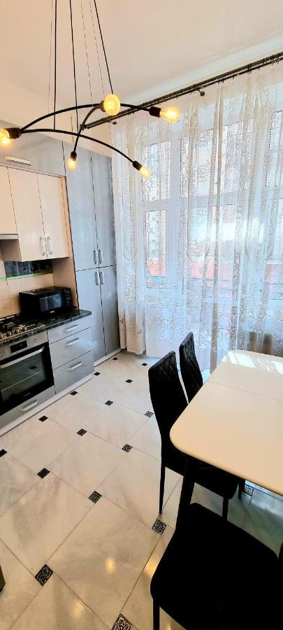Центр Апарт Apartment Ternopil Bagian luar foto